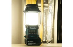 Makita radio med lanterne, DMR056