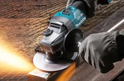 Makita 40V vinkelslibersæt, inkl. batterier og ekstra varer