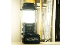 Makita 40V vinkelslibersæt, inkl. batterier og ekstra varer