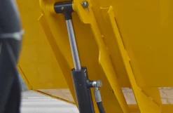 Motorbør med larvebånd og hydraulisk tip