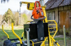 Opbevaringskasse med motorsavsholder