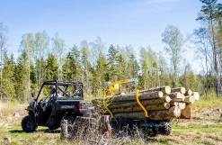 Skovtrailer med ladkasse og kran
