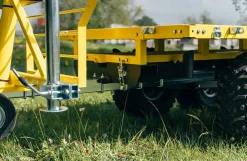 Skovtrailer med lave sider og el-spil