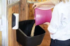 Spand med hank og hældetud, pink